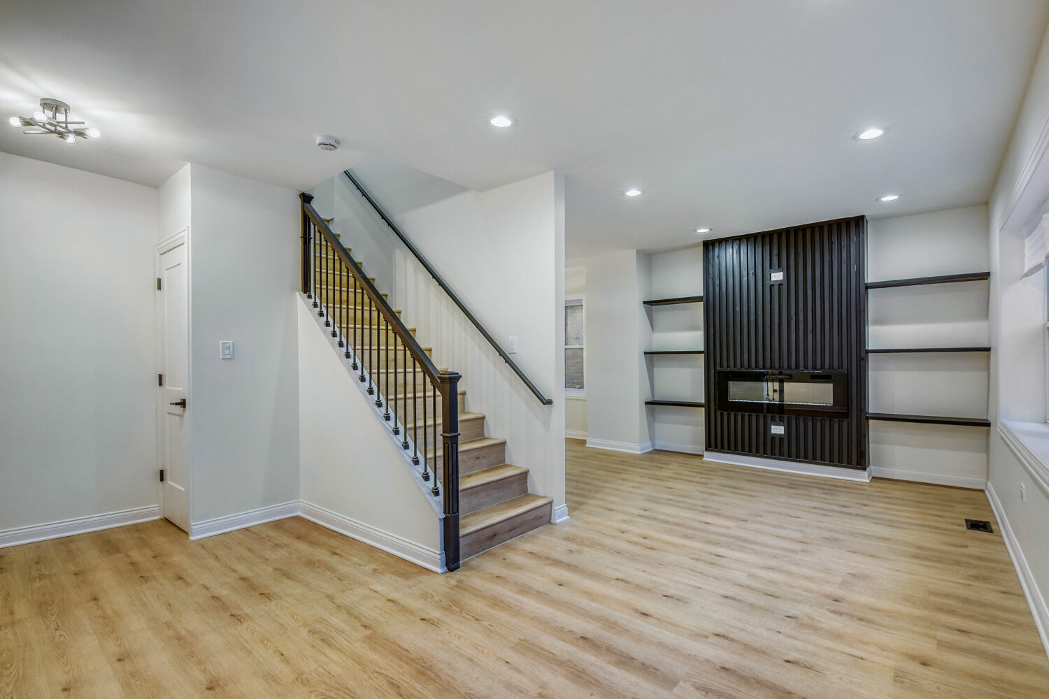 9232 S Aberdeen Street