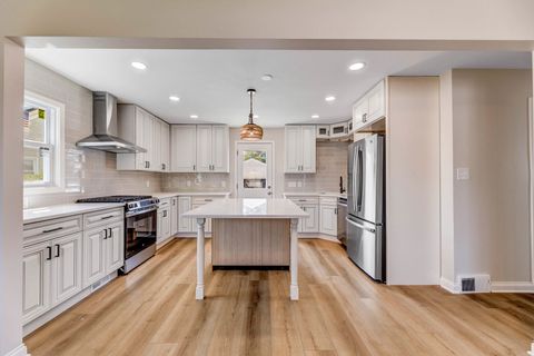 Tiny photo for 512 Englewood Avenue, Bellwood, IL 60104 (MLS # 12447936)