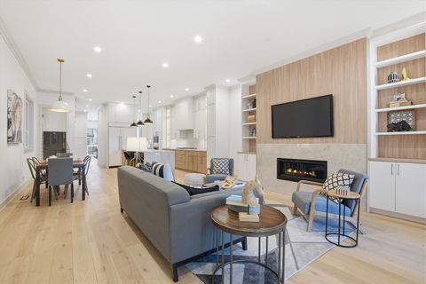 Tiny photo for 4844 N Hermitage Avenue, Chicago, IL 60640 (MLS # 12570261)