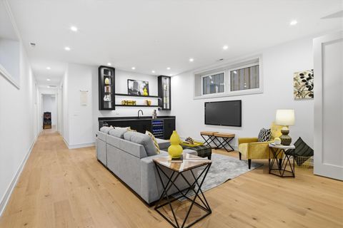 Tiny photo for 4844 N Hermitage Avenue, Chicago, IL 60640 (MLS # 12570261)