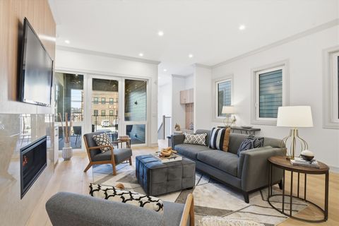 Tiny photo for 4844 N Hermitage Avenue, Chicago, IL 60640 (MLS # 12570261)