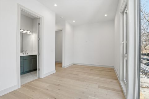 Tiny photo for 4844 N Hermitage Avenue, Chicago, IL 60640 (MLS # 12570261)