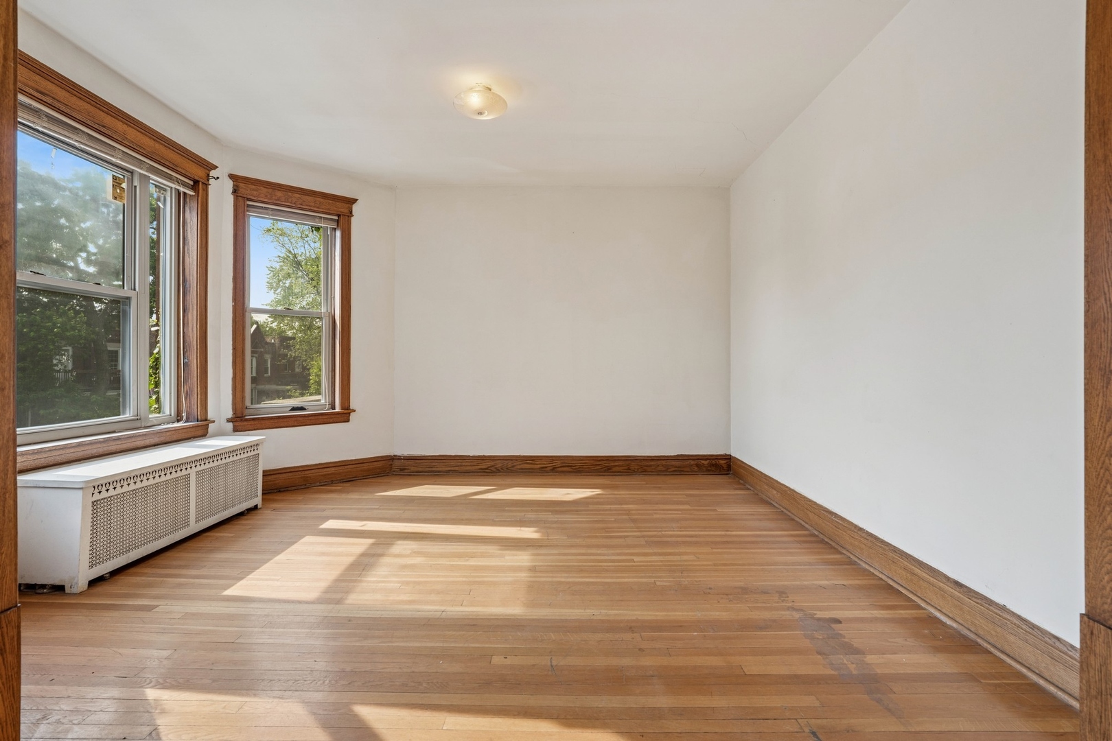 6112 S Langley Avenue