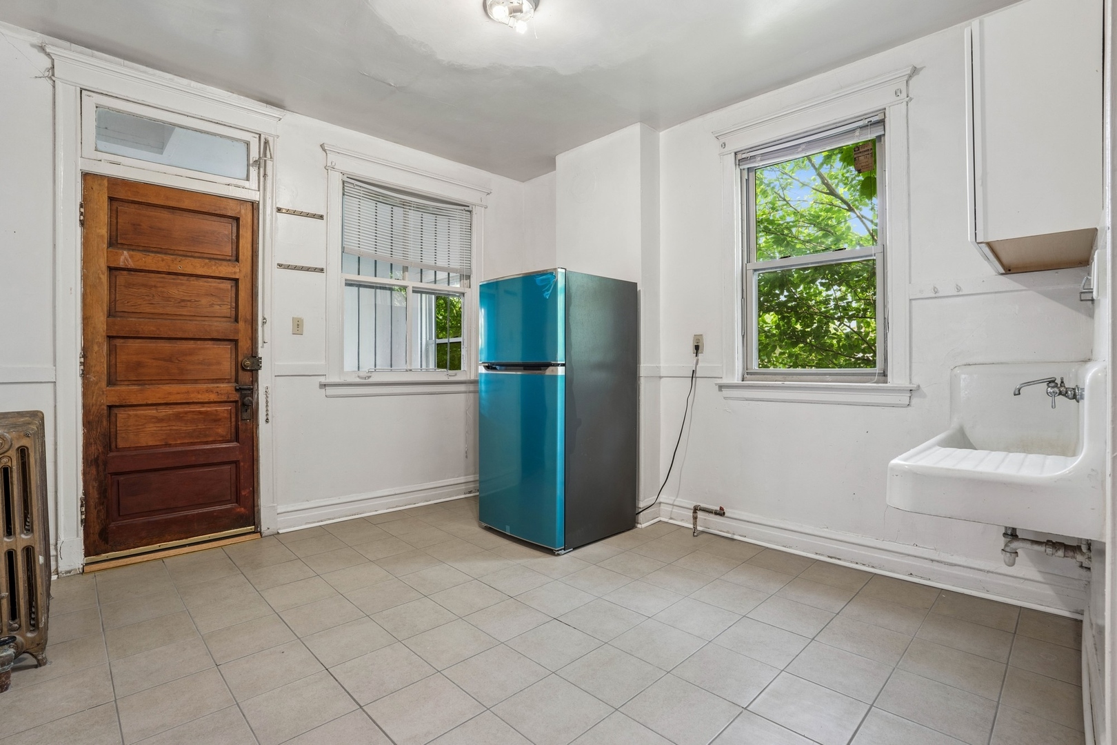 6112 S Langley Avenue