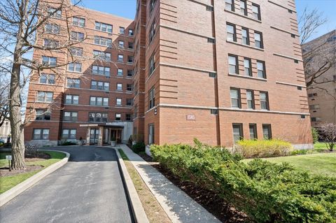 Tiny photo for 1585 Ridge Avenue #705, Evanston, IL 60201 (MLS # 12609154)