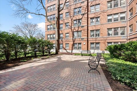 Tiny photo for 1585 Ridge Avenue #705, Evanston, IL 60201 (MLS # 12609154)