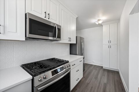 Tiny photo for 1585 Ridge Avenue #705, Evanston, IL 60201 (MLS # 12609154)