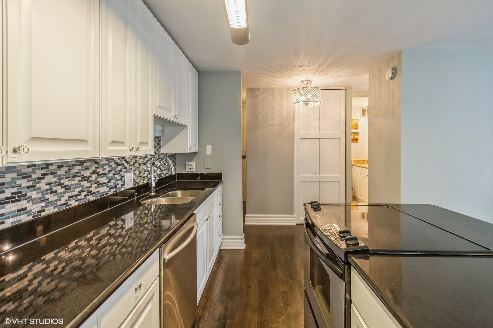 100 E WALTON Street 20B