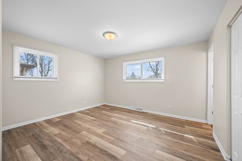 Tiny photo for 1917 E Pawnee Lane, Mount Prospect, IL 60056 (MLS # 12589020)