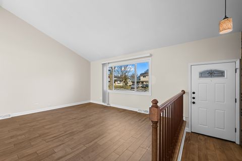 Tiny photo for 1917 E Pawnee Lane, Mount Prospect, IL 60056 (MLS # 12589020)