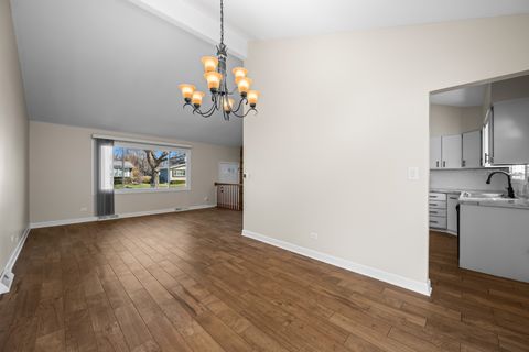 Tiny photo for 1917 E Pawnee Lane, Mount Prospect, IL 60056 (MLS # 12589020)