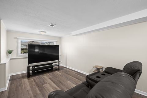 Tiny photo for 1917 E Pawnee Lane, Mount Prospect, IL 60056 (MLS # 12589020)