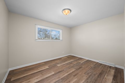 Tiny photo for 1917 E Pawnee Lane, Mount Prospect, IL 60056 (MLS # 12589020)