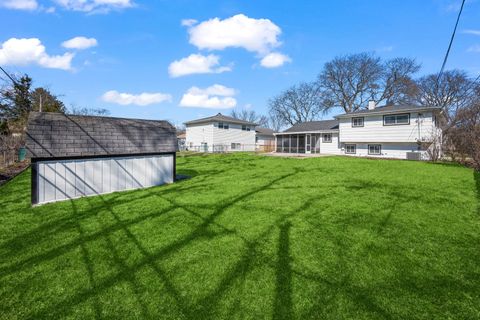 Tiny photo for 1917 E Pawnee Lane, Mount Prospect, IL 60056 (MLS # 12589020)