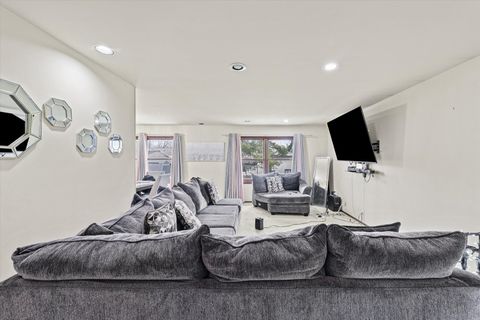 Tiny photo for 506 E Scovill Street, Urbana, IL 61801 (MLS # 12585203)