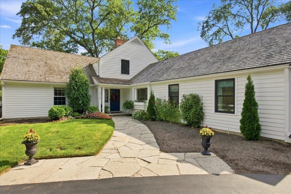 1810 SOUTH LN, NORTHBROOK, IL 60062 - Image befa0dee56ab1a084d08aa608b027baa/587384416
