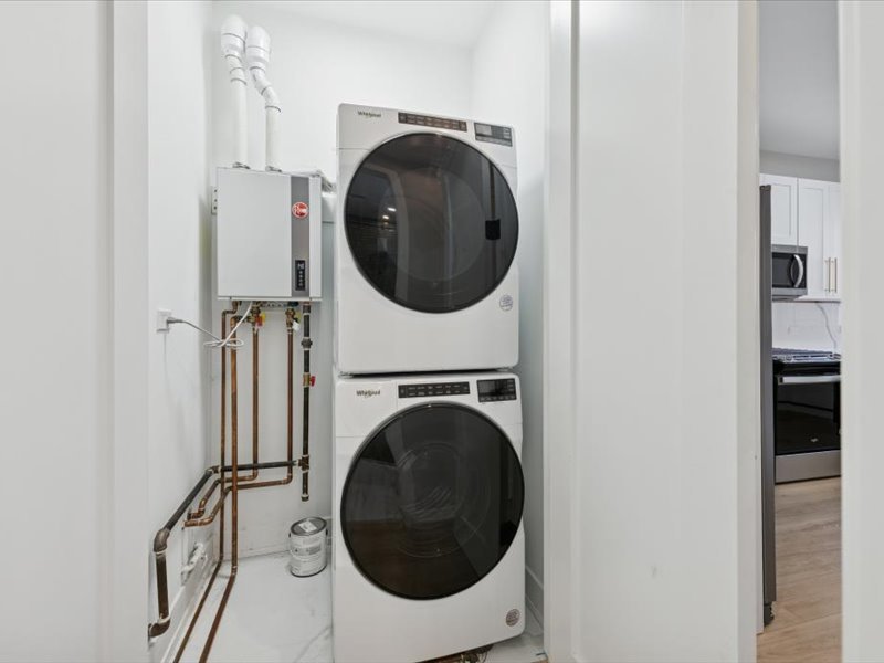 2818 W Fletcher Street 1