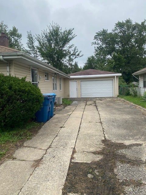 Tiny photo for 26 W 141st Street, Dixmoor, IL 60426 (MLS # 12733113)