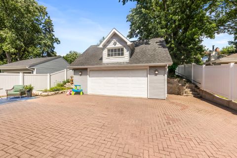 Tiny photo for 117 N Park Boulevard, Glen Ellyn, IL 60137 (MLS # 12679586)