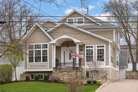 Photo of 117 N Park Boulevard, Glen Ellyn, IL 60137 (MLS # 12679586)