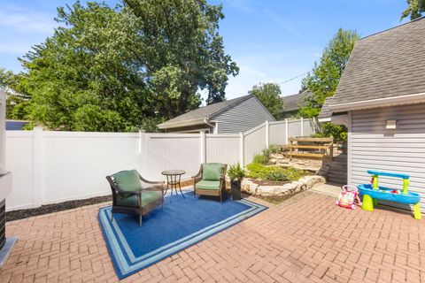 Tiny photo for 117 N Park Boulevard, Glen Ellyn, IL 60137 (MLS # 12679586)