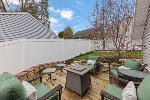 Tiny photo for 117 N Park Boulevard, Glen Ellyn, IL 60137 (MLS # 12679586)