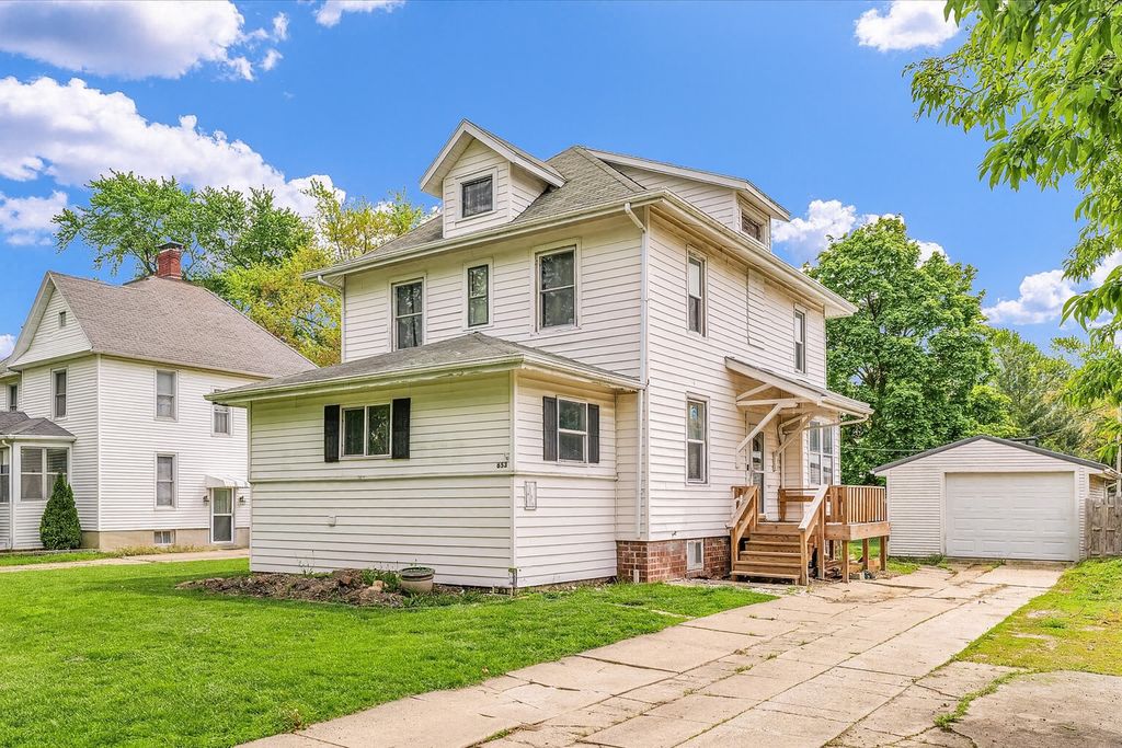 Photo for 653 S Washington Street, Paxton, IL 60957 (MLS # 12348849)