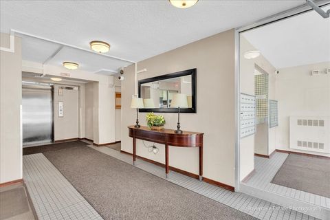 Tiny photo for 201 S Maple Avenue #111, Oak Park, IL 60302 (MLS # 12614986)