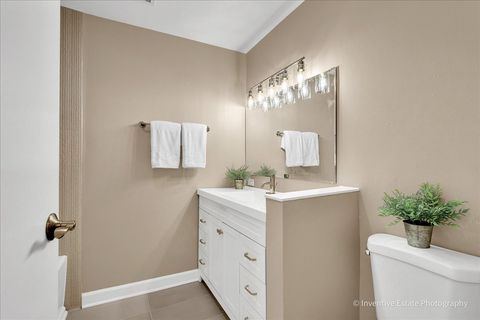 Tiny photo for 201 S Maple Avenue #111, Oak Park, IL 60302 (MLS # 12614986)