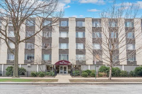 Tiny photo for 201 S Maple Avenue #111, Oak Park, IL 60302 (MLS # 12614986)