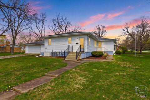 Tiny photo for 410 S Chicago Street, Rossville, IL 60963 (MLS # 12613122)