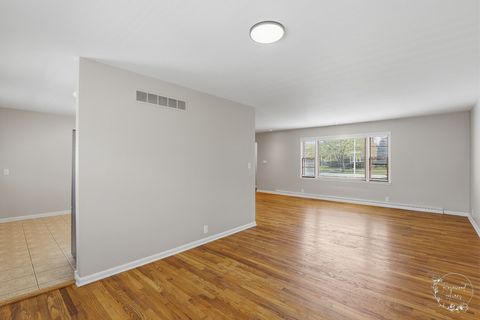 Tiny photo for 410 S Chicago Street, Rossville, IL 60963 (MLS # 12613122)