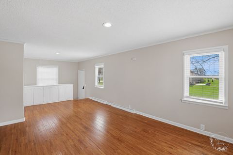 Tiny photo for 410 S Chicago Street, Rossville, IL 60963 (MLS # 12613122)