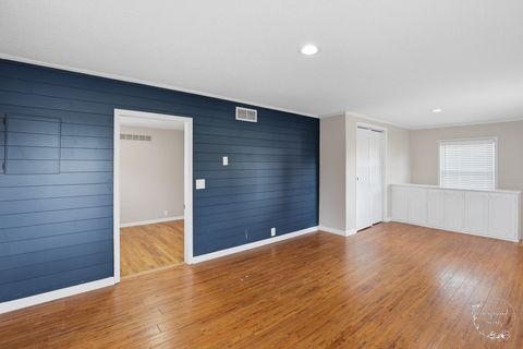 Tiny photo for 410 S Chicago Street, Rossville, IL 60963 (MLS # 12613122)