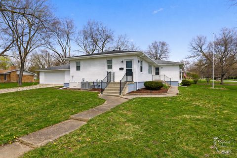 Photo of 410 S Chicago Street, Rossville, IL 60963 (MLS # 12613122)