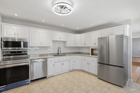 Tiny photo for 410 S Chicago Street, Rossville, IL 60963 (MLS # 12613122)