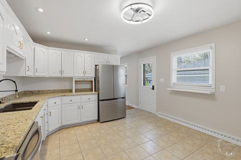 Tiny photo for 410 S Chicago Street, Rossville, IL 60963 (MLS # 12613122)