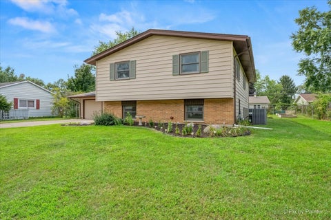 Tiny photo for 638 Sussex Lane, Crystal Lake, IL 60014 (MLS # 12683907)
