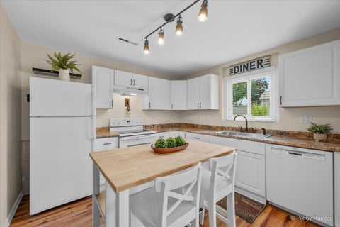 Tiny photo for 638 Sussex Lane, Crystal Lake, IL 60014 (MLS # 12683907)