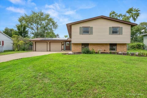 Photo of 638 Sussex Lane, Crystal Lake, IL 60014 (MLS # 12683907)