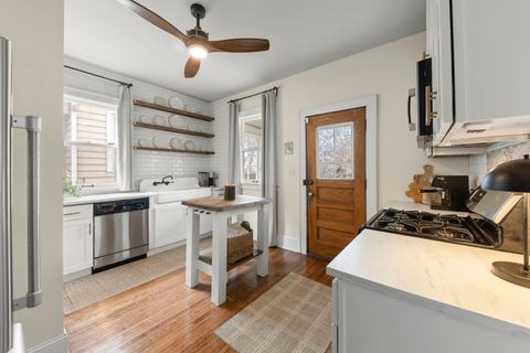 Tiny photo for 659 W Downer Place, Aurora, IL 60506 (MLS # 12585059)