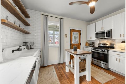 Tiny photo for 659 W Downer Place, Aurora, IL 60506 (MLS # 12585059)