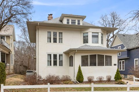 Photo of 659 W Downer Place, Aurora, IL 60506 (MLS # 12585059)