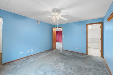 Tiny photo for 13547 Lamon Avenue #402, Crestwood, IL 60418 (MLS # 12762862)