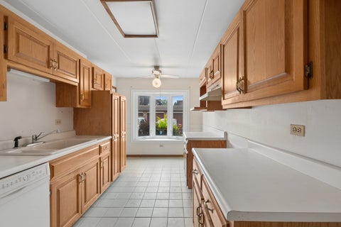 Tiny photo for 13547 Lamon Avenue #402, Crestwood, IL 60418 (MLS # 12762862)