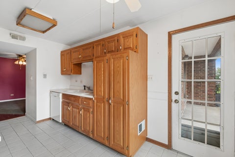 Tiny photo for 13547 Lamon Avenue #402, Crestwood, IL 60418 (MLS # 12762862)