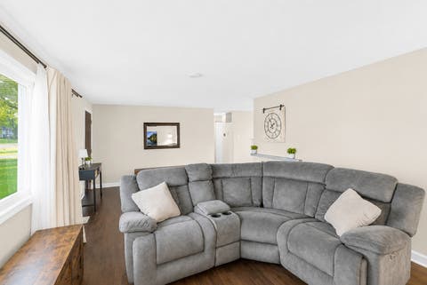 Tiny photo for 319 S BRAINTREE Drive, Schaumburg, IL 60193 (MLS # 12694305)