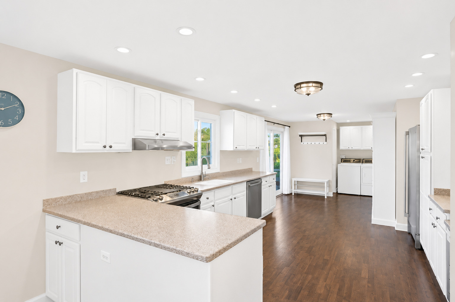319 S BRAINTREE Drive