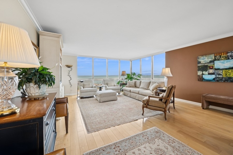 1555 N Dearborn Parkway 25AB