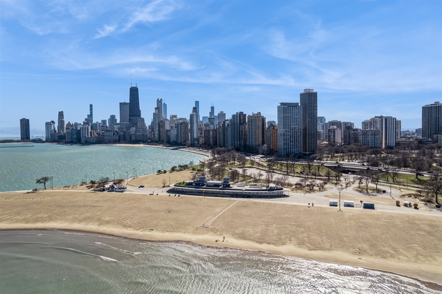 1555 N Dearborn Parkway 25AB